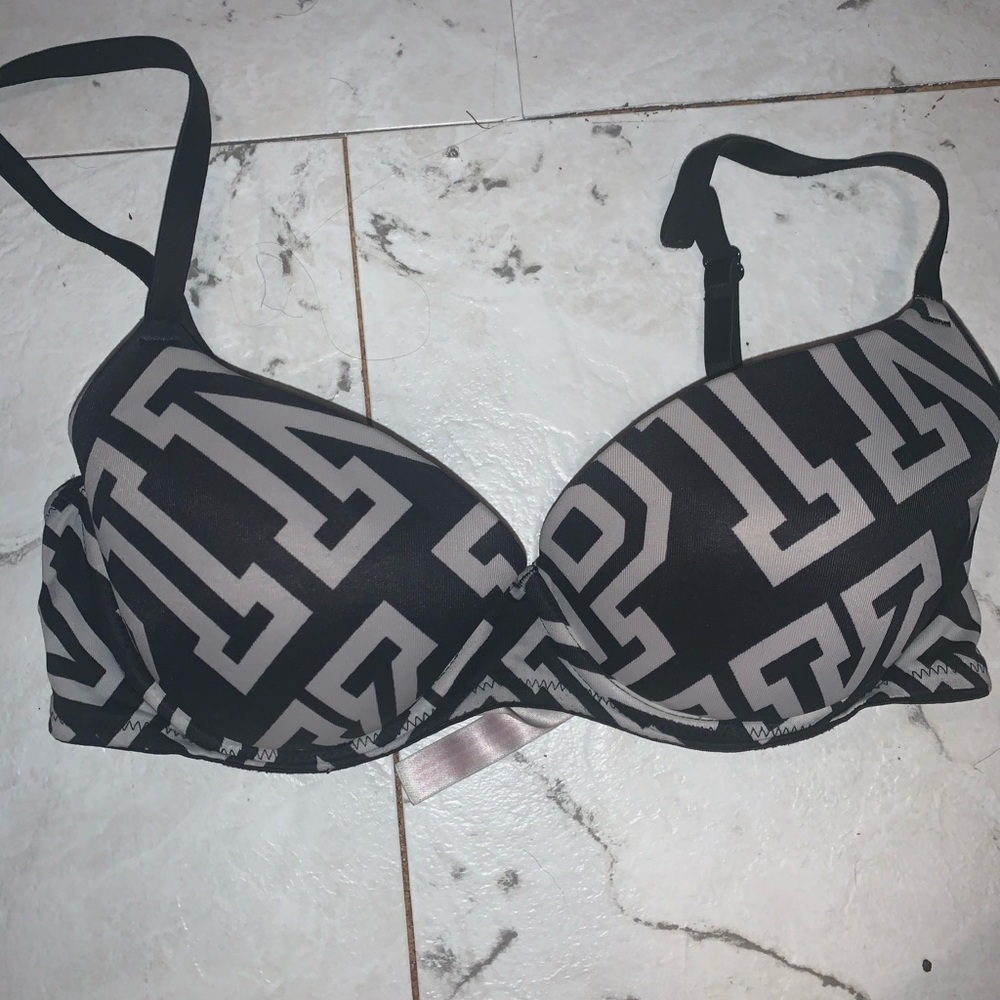 Pink Victoria Secret bra 32c